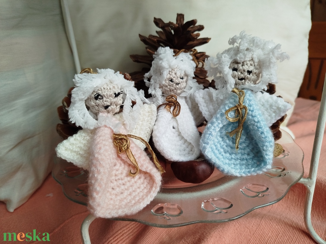 Horgolt karácsonyi angyalkák, diszdobozban - karácsony - karácsonyi lakásdekoráció - karácsonyfadíszek - Meska.hu