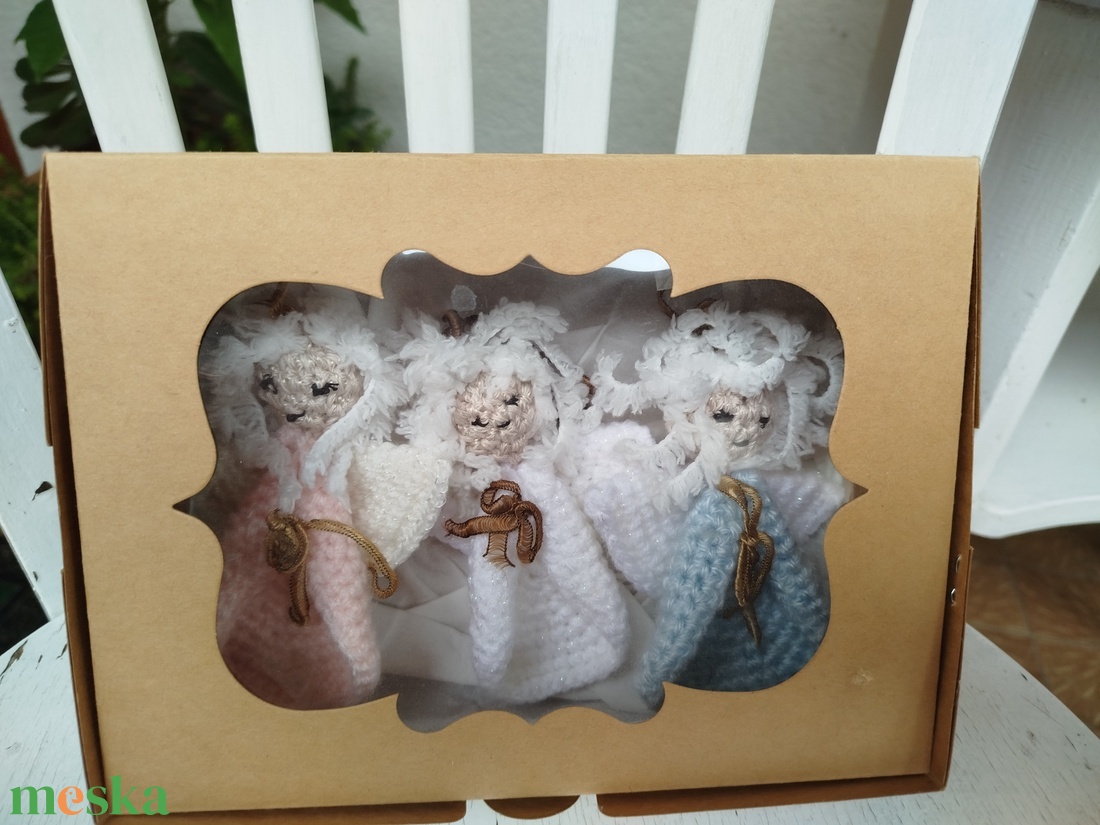 Horgolt karácsonyi angyalkák, diszdobozban - karácsony - karácsonyi lakásdekoráció - karácsonyfadíszek - Meska.hu