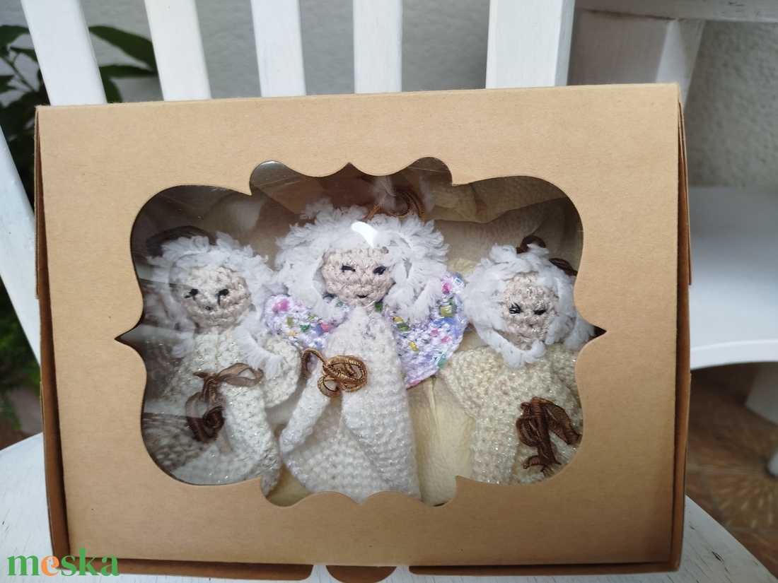 Horgolt karácsonyi angyalkák, diszdobozban - karácsony - karácsonyi lakásdekoráció - karácsonyfadíszek - Meska.hu