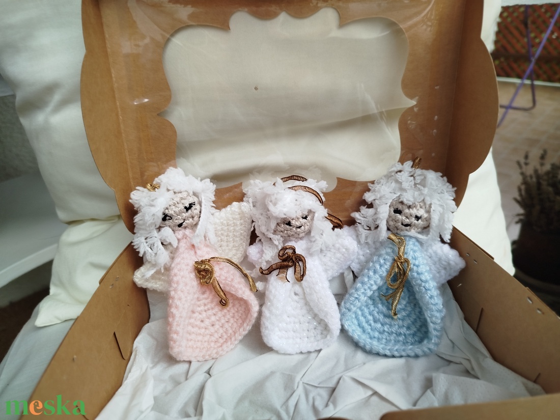 Horgolt karácsonyi angyalkák, diszdobozban - karácsony - karácsonyi lakásdekoráció - karácsonyfadíszek - Meska.hu