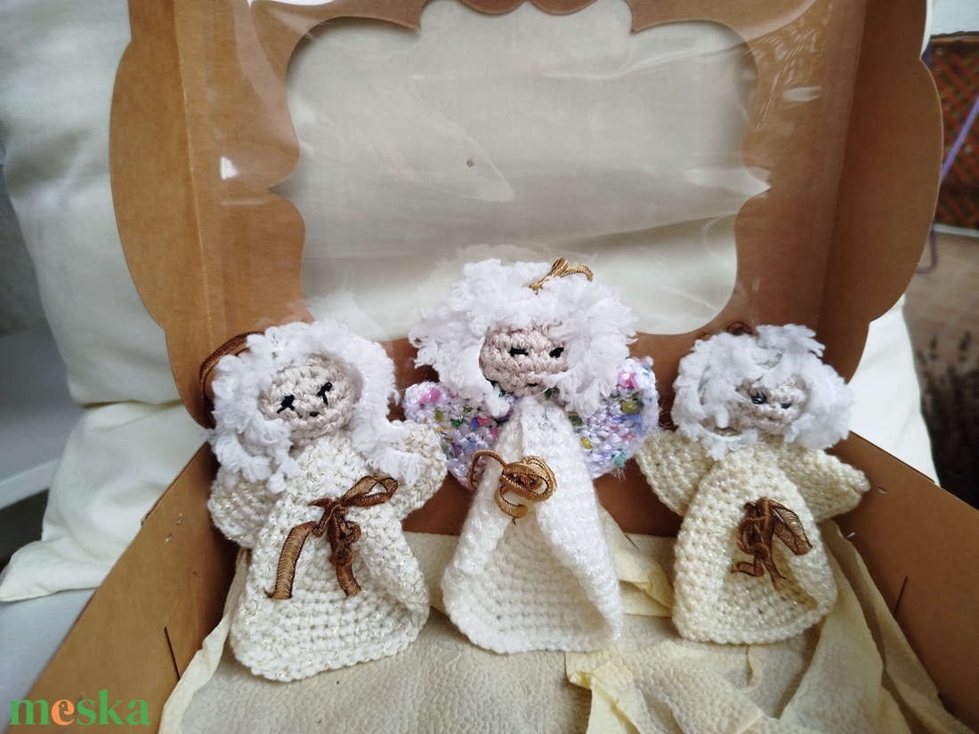 Horgolt karácsonyi angyalkák, diszdobozban - karácsony - karácsonyi lakásdekoráció - karácsonyfadíszek - Meska.hu