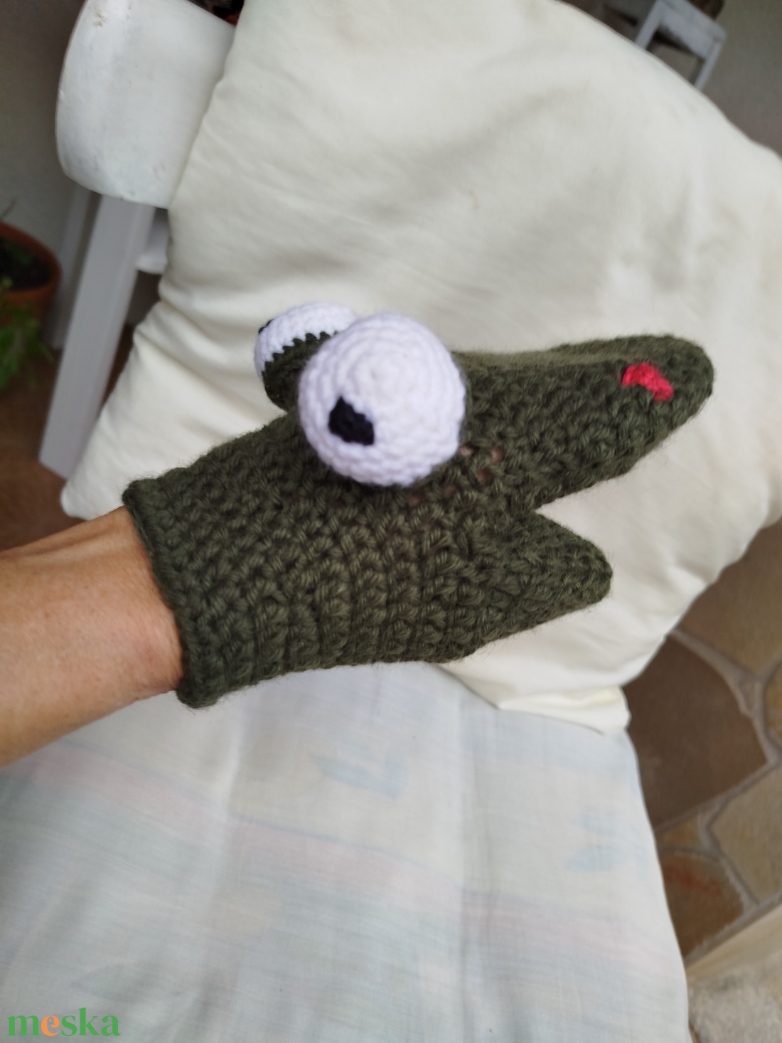 Kesztyűbáb, kézzel horgolt- béka figurás - játék & sport - bábok - kesztyűbáb - Meska.hu