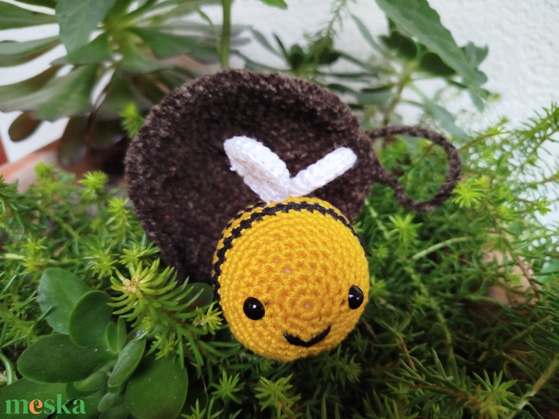 Horgolt méhecske hintában  - játék & sport - plüssállat & játékfigura - más figura - Meska.hu
