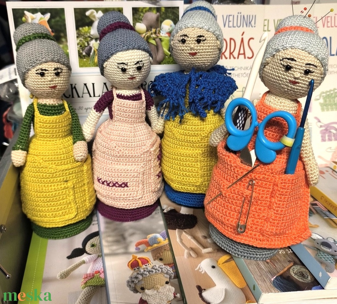 Horgolt anyóka -segítő nagyi - játék & sport - plüssállat & játékfigura - ember - Meska.hu