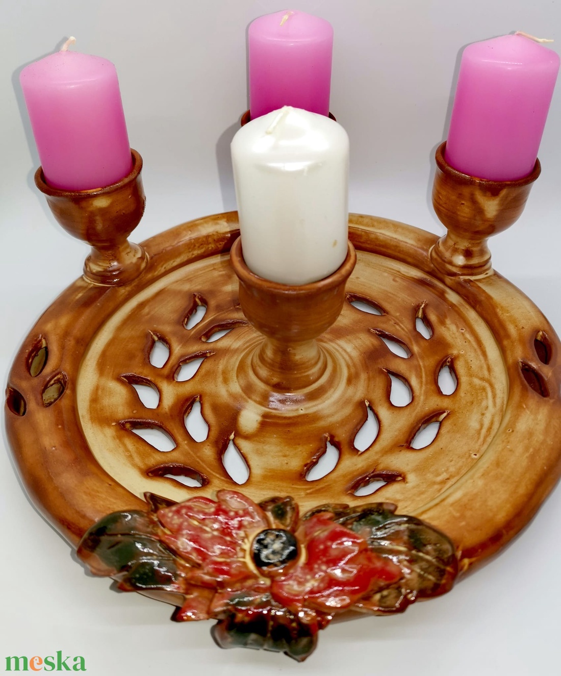 Barna kerámia Adventi dísz 4 gyertyának ,áttört díszítéssel Mikulásvirággal - karácsony - karácsonyi lakásdekoráció - ünnepi asztaldekoráció - Meska.hu Barna kerámia Adventi dísz 4 gyertyának ,áttört díszítéssel Mikulásvirággal - karácsony - karácsonyi lakásdekoráció - ünnepi asztaldekoráció - Meska.hu