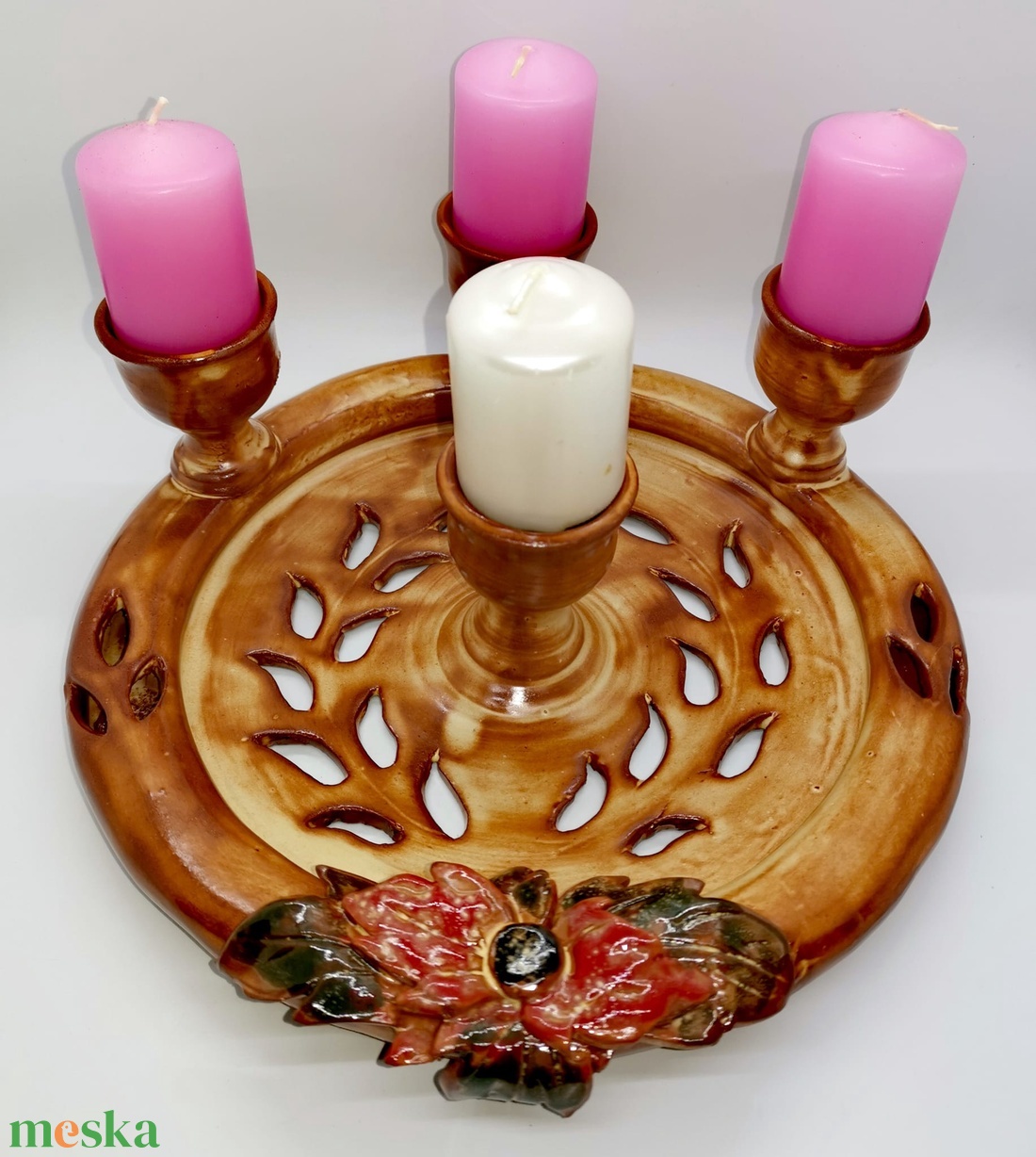 Barna kerámia Adventi dísz 4 gyertyának ,áttört díszítéssel Mikulásvirággal - karácsony - karácsonyi lakásdekoráció - ünnepi asztaldekoráció - Meska.hu Barna kerámia Adventi dísz 4 gyertyának ,áttört díszítéssel Mikulásvirággal - karácsony - karácsonyi lakásdekoráció - ünnepi asztaldekoráció - Meska.hu