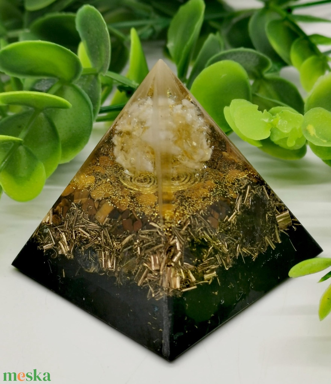 Sungit-Orgonit piramis citrin golyóval , tigrisszemmel, arany rutillal , fémforgáccsal  - otthon & életmód - dekoráció - spiritualitás - orgonit piramis - Meska.hu