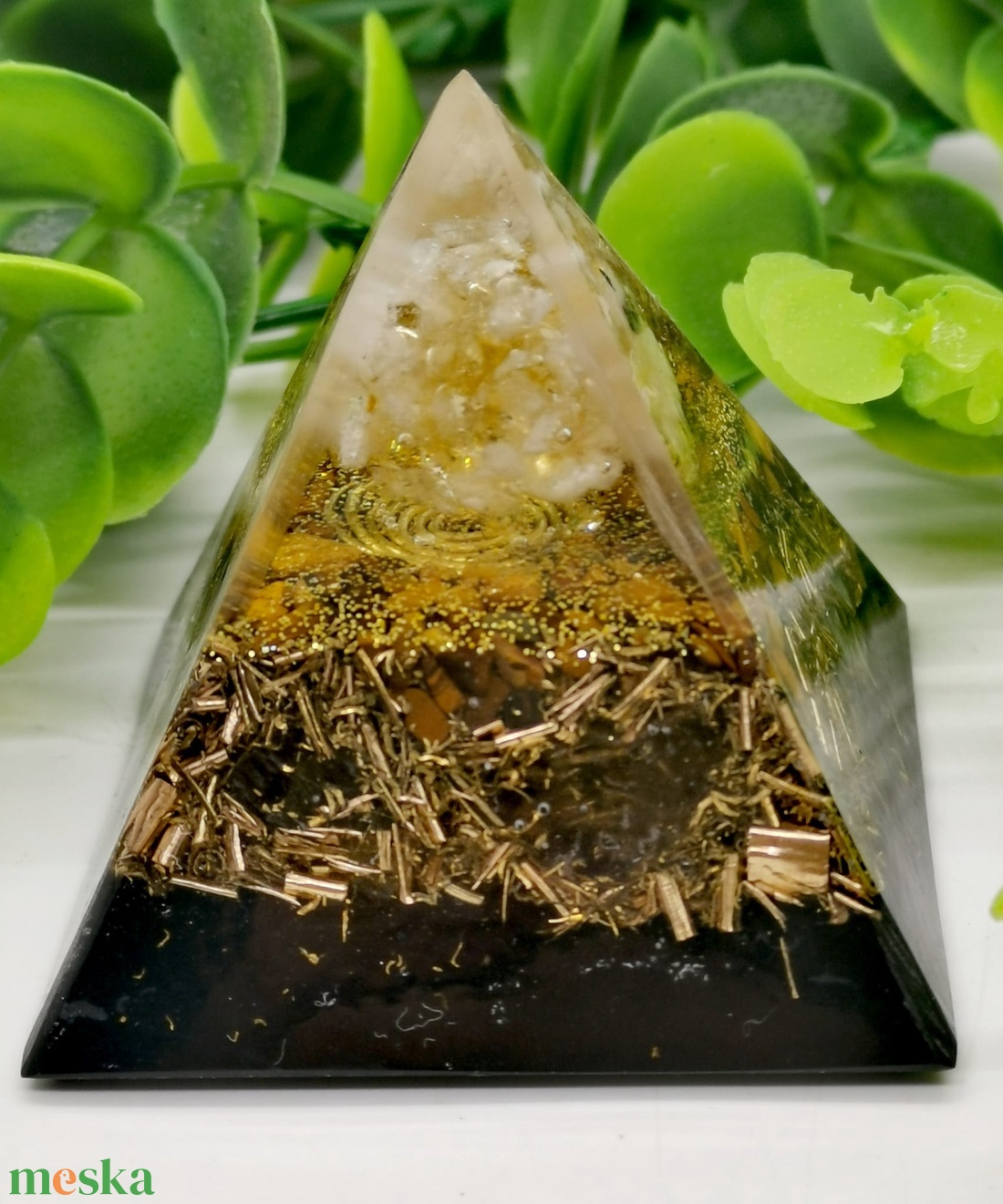 Sungit-Orgonit piramis citrin golyóval , tigrisszemmel, arany rutillal , fémforgáccsal  - otthon & életmód - dekoráció - spiritualitás - orgonit piramis - Meska.hu