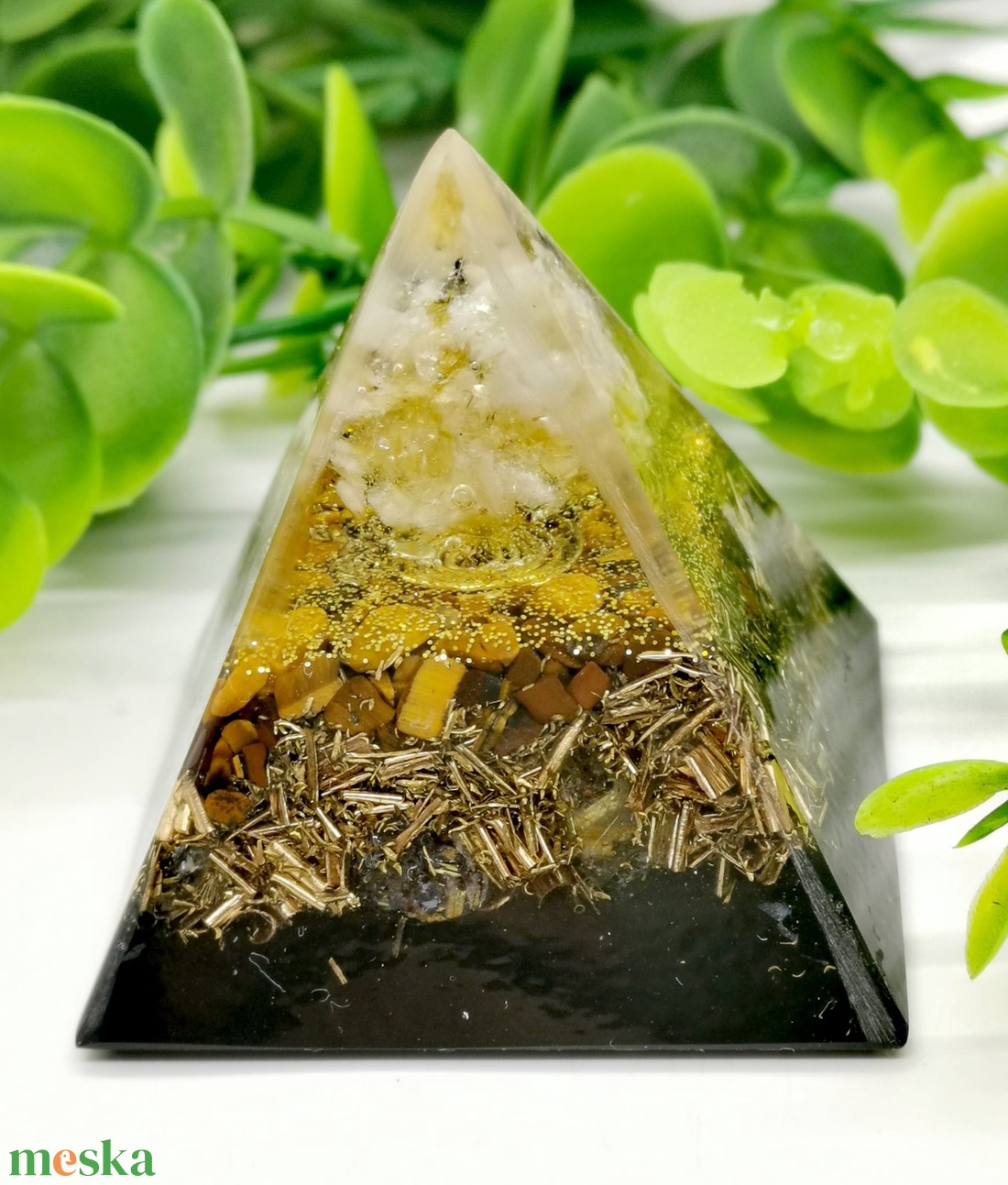 Sungit-Orgonit piramis citrin golyóval , tigrisszemmel, arany rutillal , fémforgáccsal  - otthon & életmód - dekoráció - spiritualitás - orgonit piramis - Meska.hu