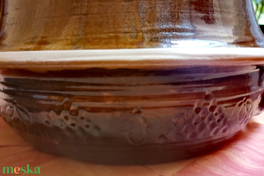 Barnamázas fedeles kerámia csirkesütő rátétes díszítéssel   - otthon & életmód - konyhafelszerelés, tálalás - sütés, főzés - sütő- és főzőedény - Meska.hu