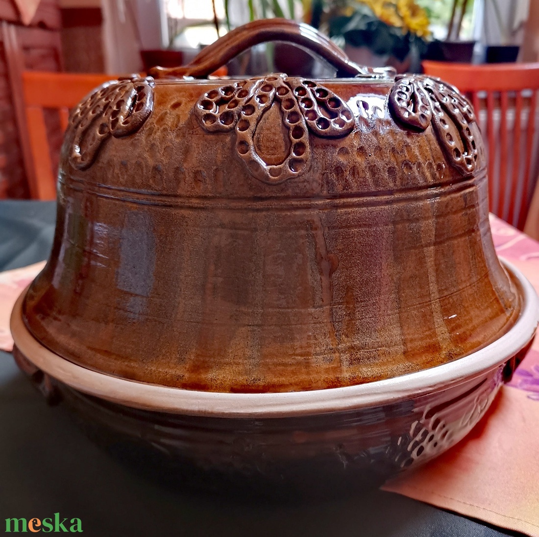 Barnamázas fedeles kerámia csirkesütő rátétes díszítéssel   - otthon & életmód - konyhafelszerelés, tálalás - sütés, főzés - sütő- és főzőedény - Meska.hu