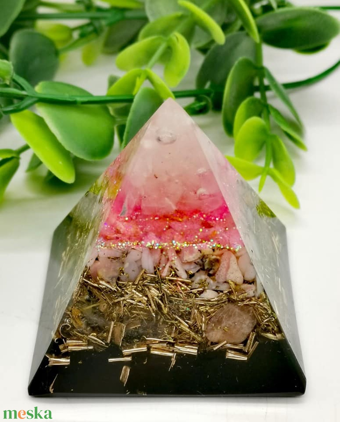 Határozott gondolkodás, bátorság. Sungit-Orgonit piramis- rózsakvarc csúccsal, aranyrutillal, pink opallal  - otthon & életmód - dekoráció - spiritualitás - orgonit piramis - Meska.hu