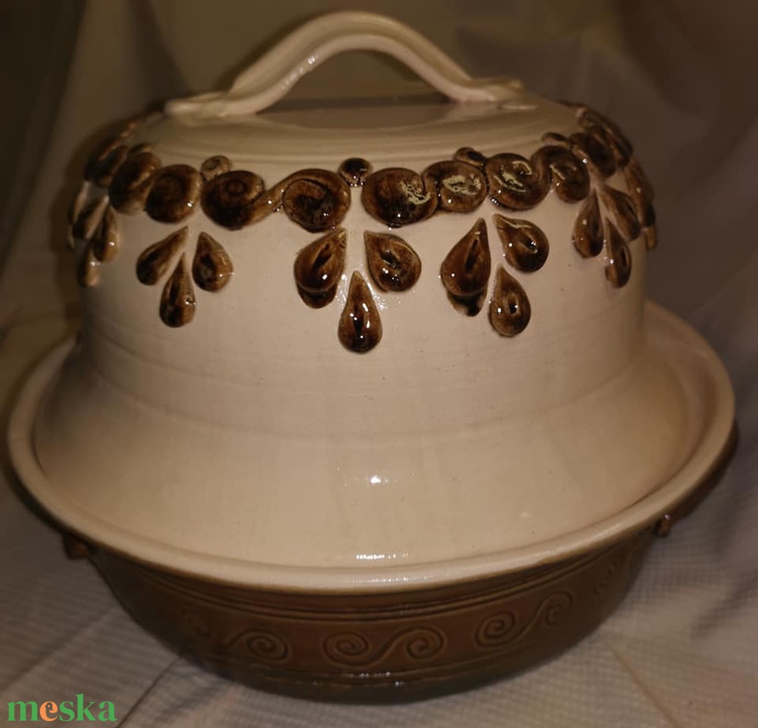 Barna rátétes mintás fedeles kerámia csirkesütő  Kemencében is használható  - otthon & életmód - konyhafelszerelés, tálalás - sütés, főzés - sütő- és főzőedény - Meska.hu