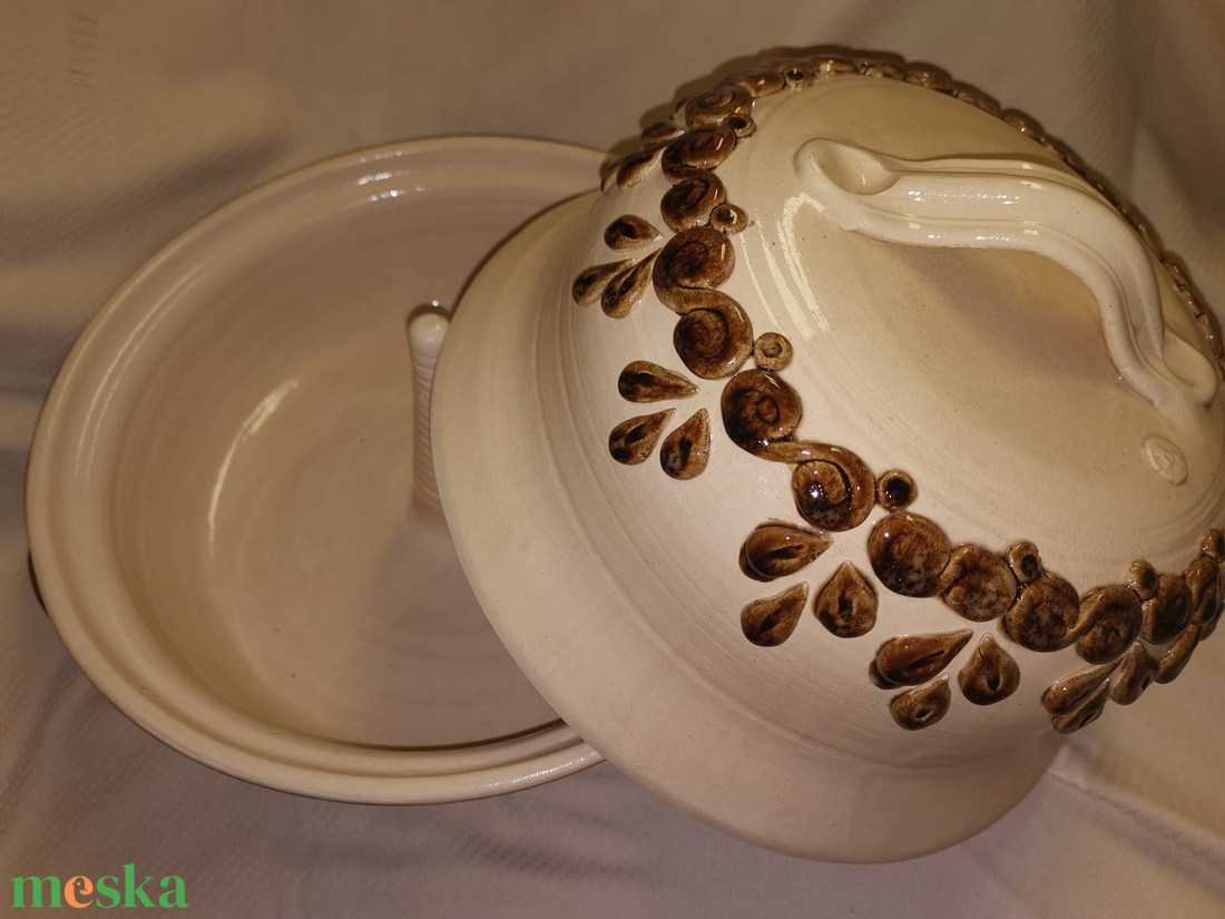 Barna rátétes mintás fedeles kerámia csirkesütő  Kemencében is használható  - otthon & életmód - konyhafelszerelés, tálalás - sütés, főzés - sütő- és főzőedény - Meska.hu