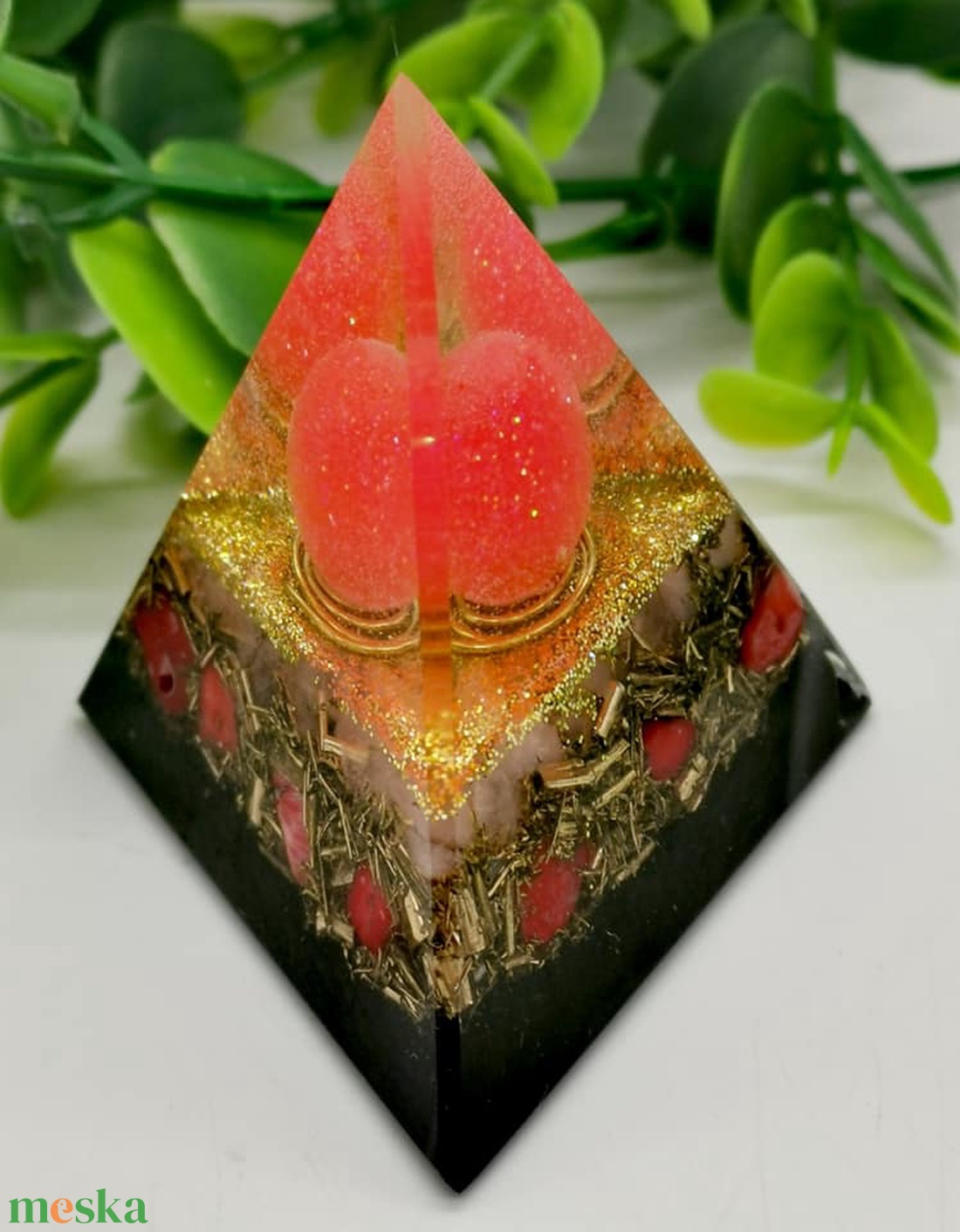 Béke,nyugalom,szerelem,energia.Sungit-Orgonit gúla- Pink foszforeszkáló gömbbel,  rózsakvarccal, korallal - otthon & életmód - dekoráció - spiritualitás - orgonit piramis - Meska.hu