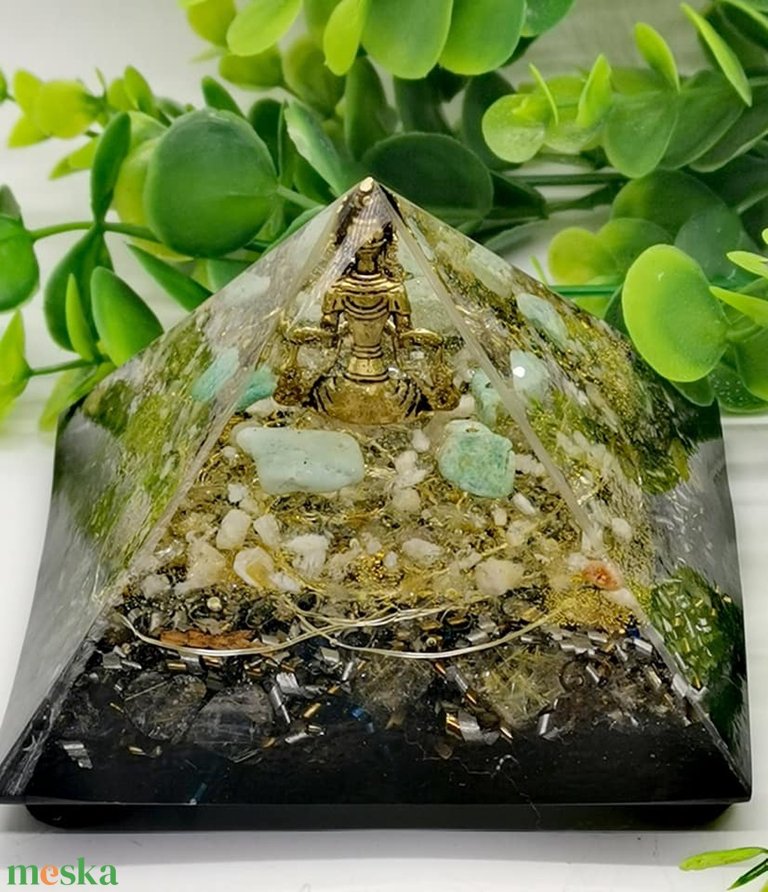 Auravédő, siker,bőség vonzó, nyugalom, kitartás.Sungit-Orgonit piramis- ledes lámpa-bronz buddha szoborral  - otthon & életmód - lámpa - hangulatlámpa - Meska.hu