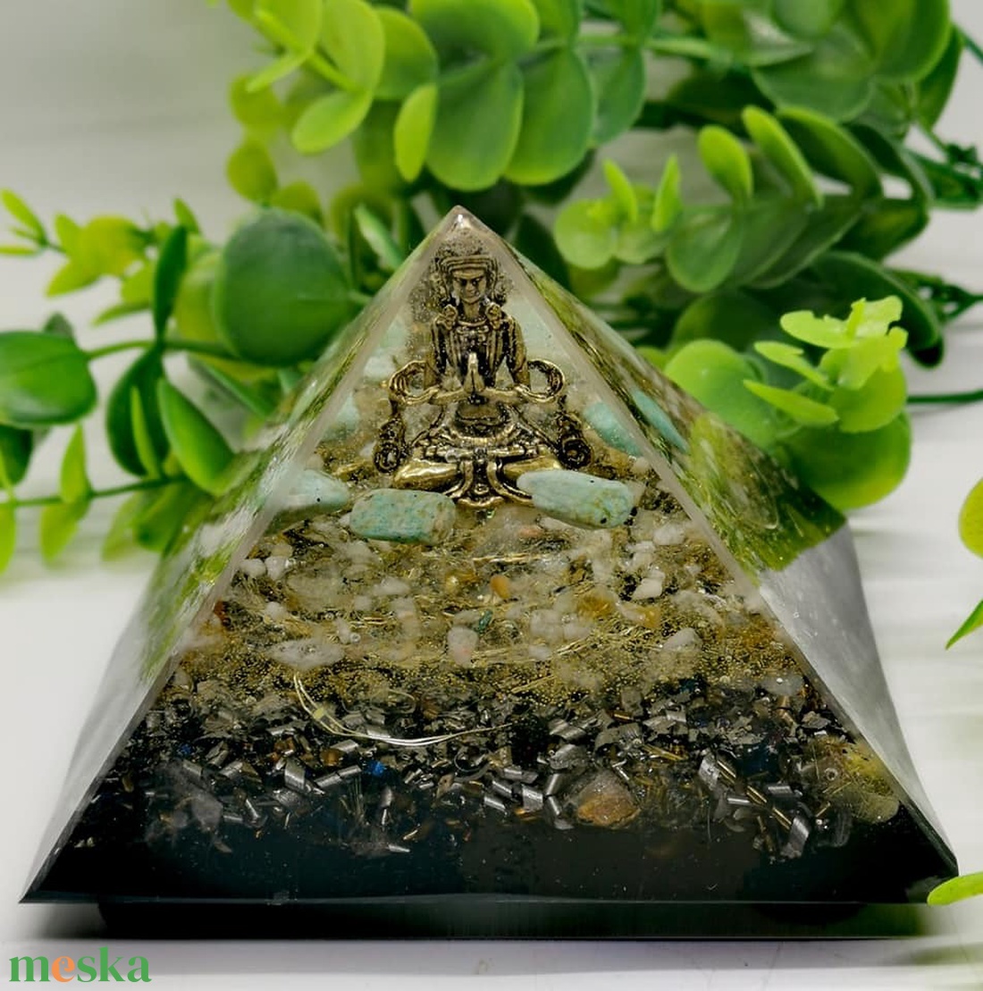 Auravédő, siker,bőség vonzó, nyugalom, kitartás.Sungit-Orgonit piramis- ledes lámpa-bronz buddha szoborral  - otthon & életmód - lámpa - hangulatlámpa - Meska.hu