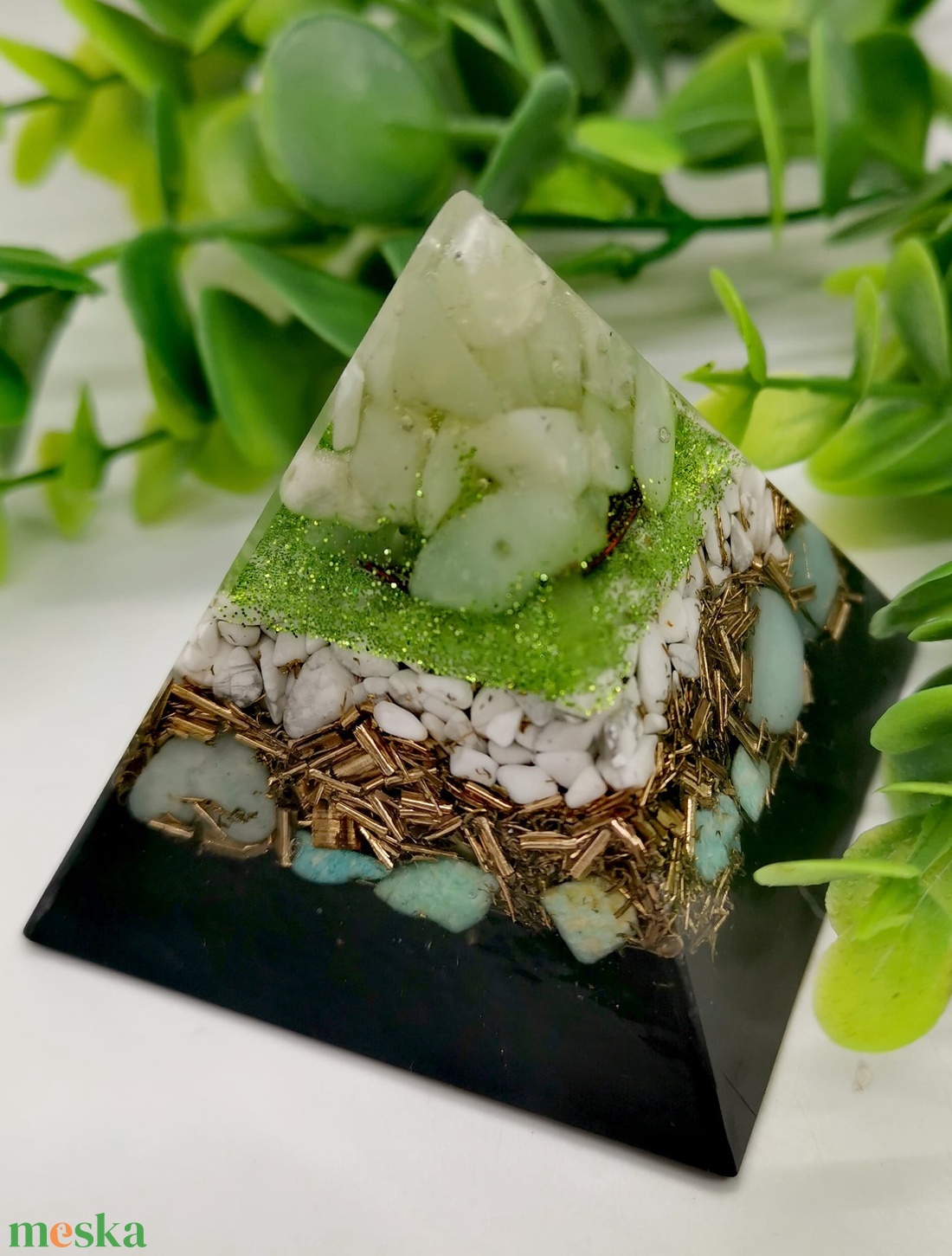 Feszültségmentes élet, a szív védelme,pozitívum.Sungit-Orgonit piramis- Aventurin csúccsal amazonittal,howlittal  - otthon & életmód - dekoráció - spiritualitás - orgonit piramis - Meska.hu