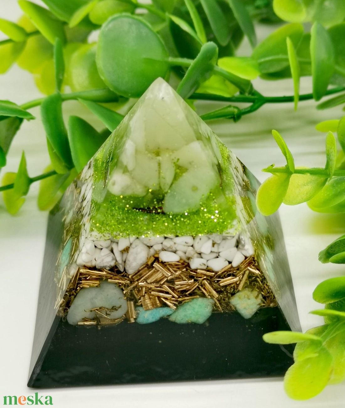 Feszültségmentes élet, a szív védelme,pozitívum.Sungit-Orgonit piramis- Aventurin csúccsal amazonittal,howlittal  - otthon & életmód - dekoráció - spiritualitás - orgonit piramis - Meska.hu