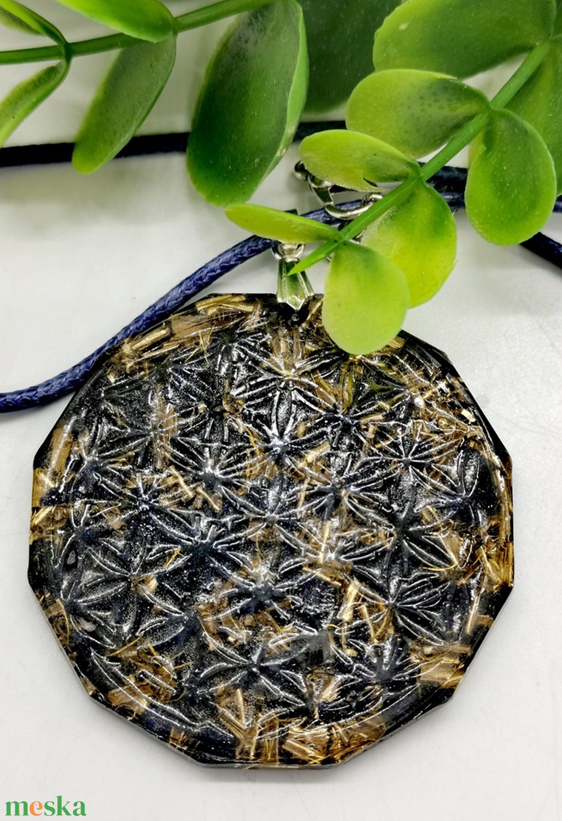  Félelem,depresszió ellenNagy kerekOrgonit-sungit medál  kék homokkővel bronzforgáccsal,rézspirállal  - ékszer - nyaklánc - medál - Meska.hu