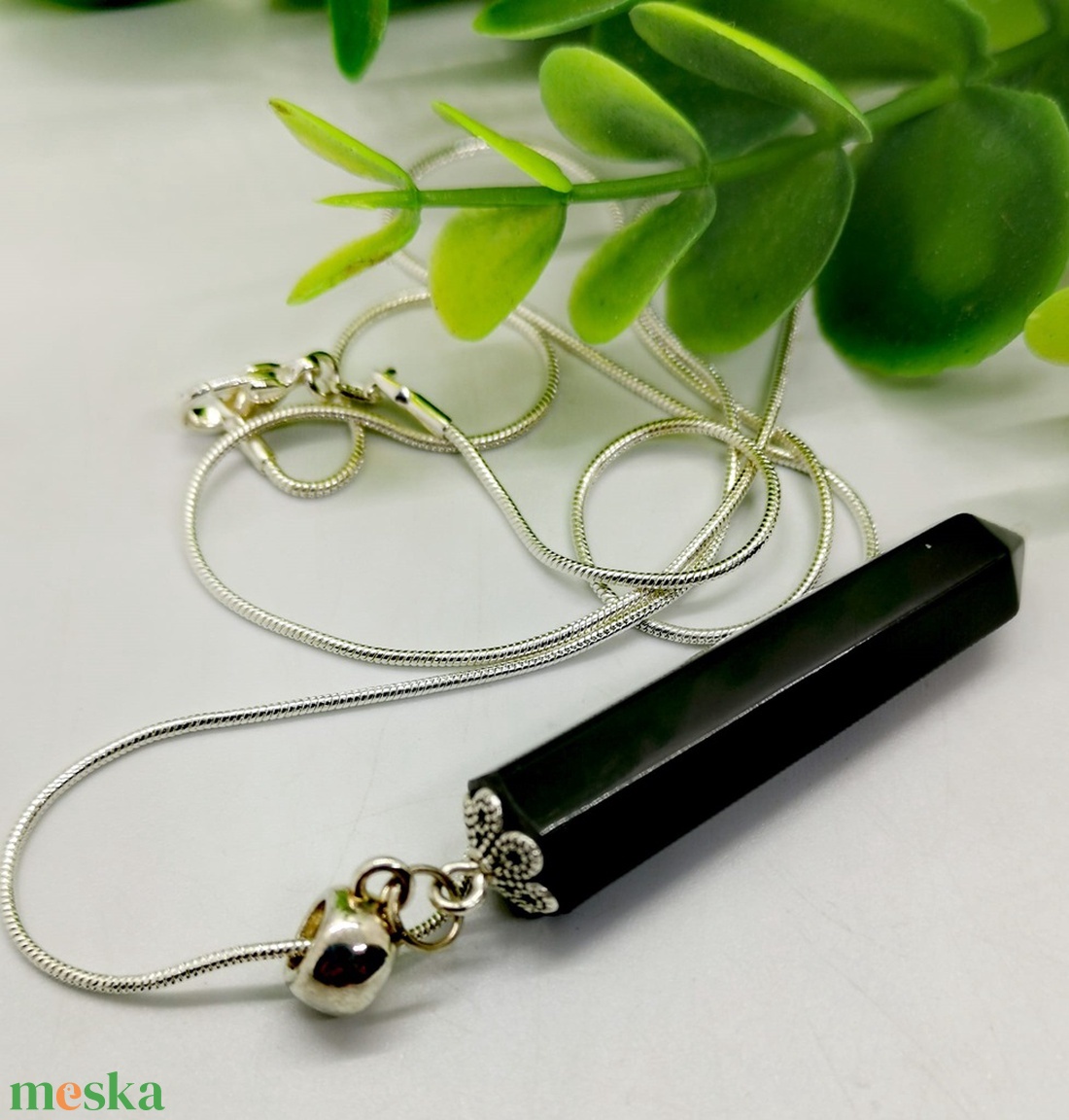 Sungitporos epoxy medálok 925 ezüst sterling szerelékkel  több fazonban - ékszer - nyaklánc - medál - Meska.hu