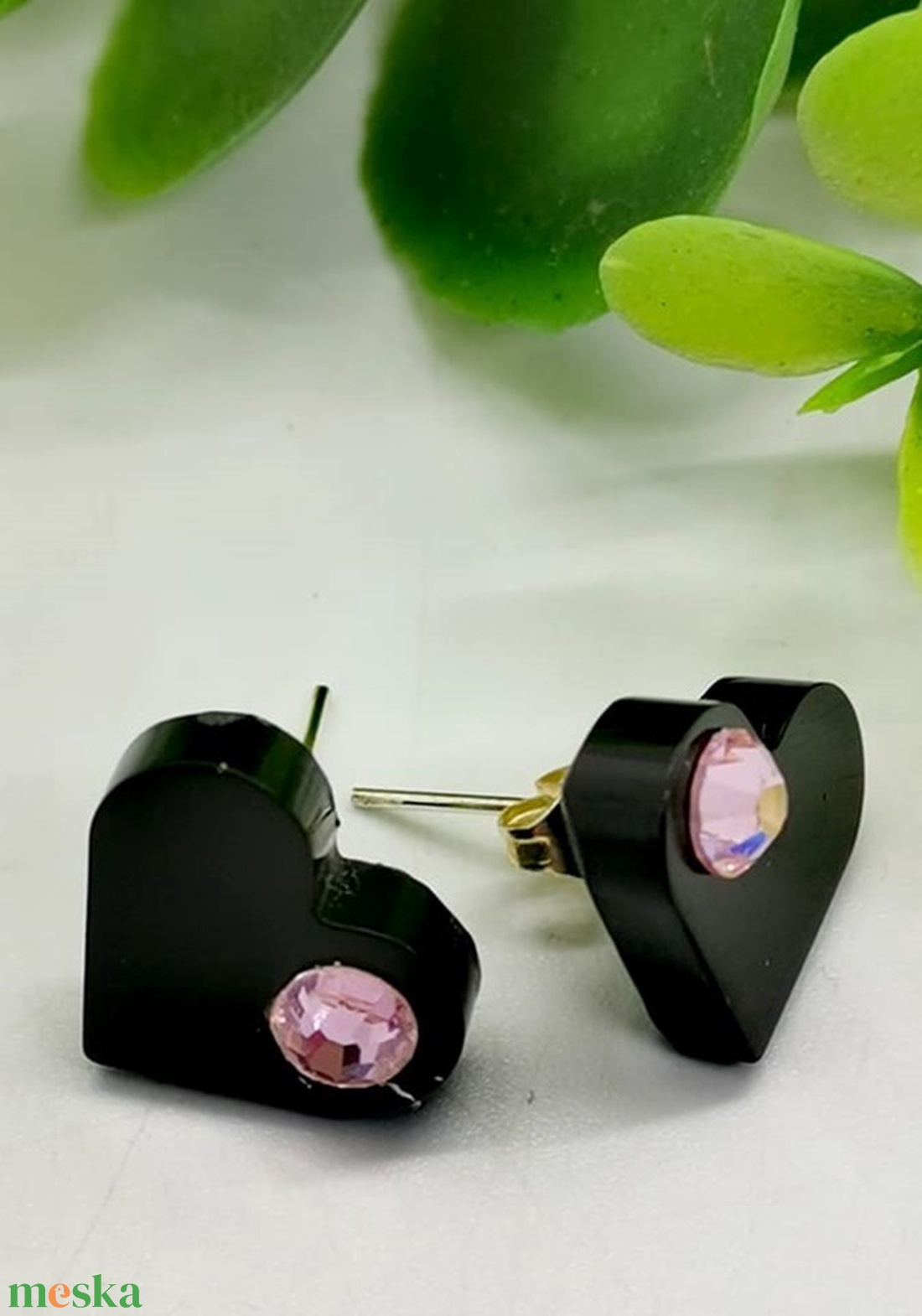 Shungitporos fülbevalók  Swarovski kristállyal - ékszer - fülbevaló - pötty fülbevaló - Meska.hu