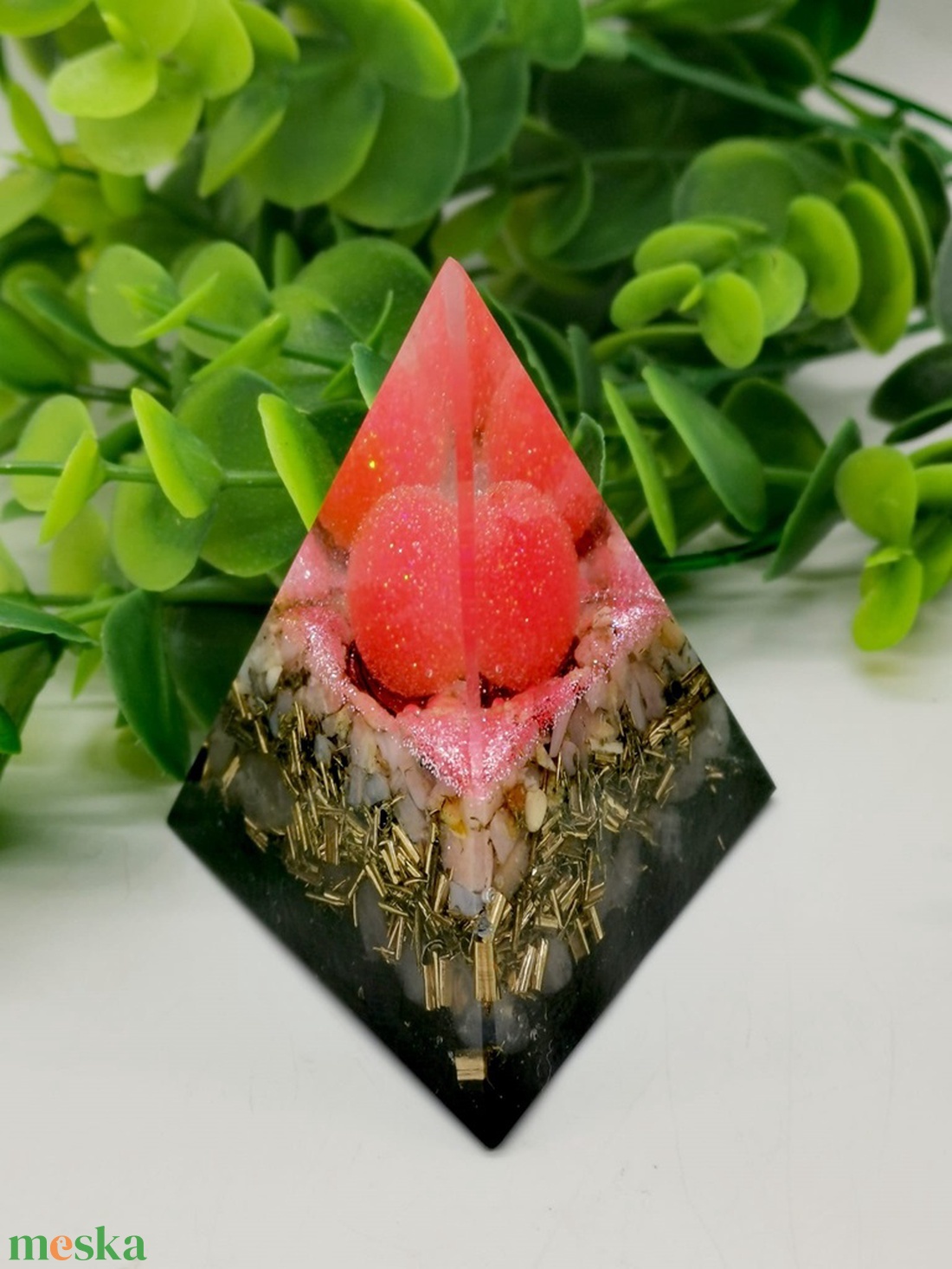 Végtelen béke, nyugalom,szerelem, energia.Sungit-Orgonit gúla- Pink opal gömb, rózsakvarc, aranyrutil, rézforgács - otthon & életmód - dekoráció - spiritualitás - orgonit piramis - Meska.hu