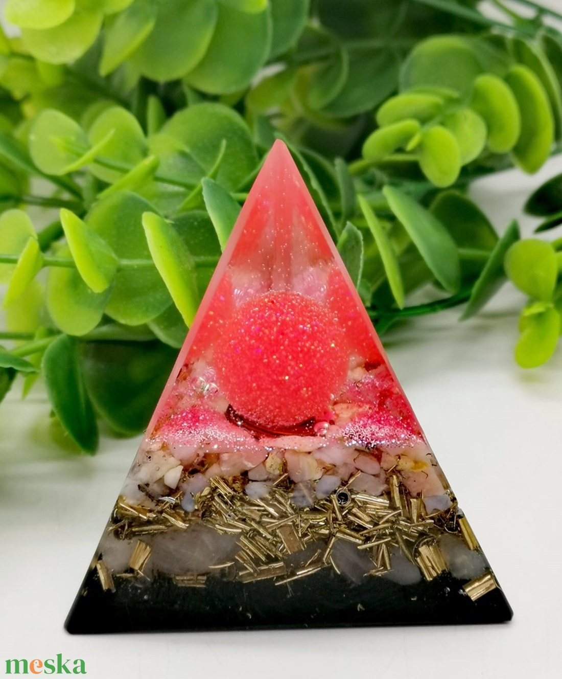 Végtelen béke, nyugalom,szerelem, energia.Sungit-Orgonit gúla- Pink opal gömb, rózsakvarc, aranyrutil, rézforgács - otthon & életmód - dekoráció - spiritualitás - orgonit piramis - Meska.hu