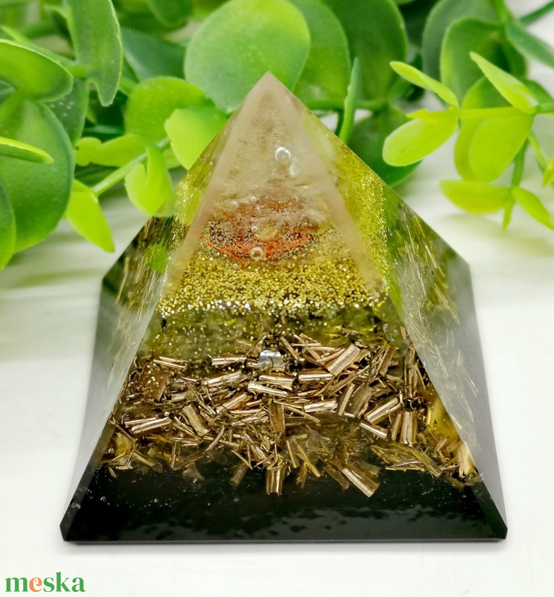 Védelem,bőség,auravédelem .Sungit-Orgonit piramis- hegyikristály csúcs,peridot, citrin ,rézforgács - otthon & életmód - dekoráció - spiritualitás - orgonit piramis - Meska.hu
