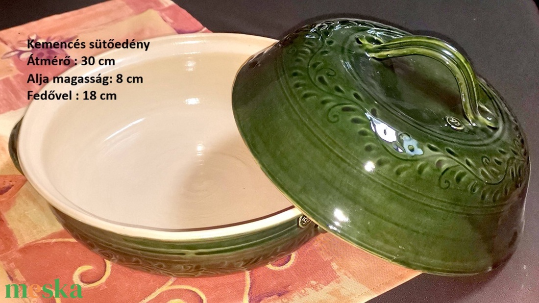 Zöld bézs kemencés sütőedény karcolt díszítéssel - otthon & életmód - konyhafelszerelés, tálalás - tálalás - tányér & étkészlet - Meska.hu