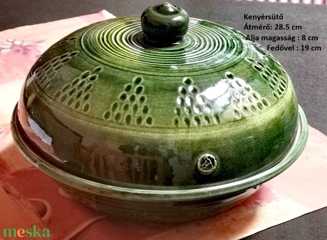 Zöld bézs kenyérsütő   karcolt díszítéssel - otthon & életmód - konyhafelszerelés, tálalás - tálalás - tányér & étkészlet - Meska.hu