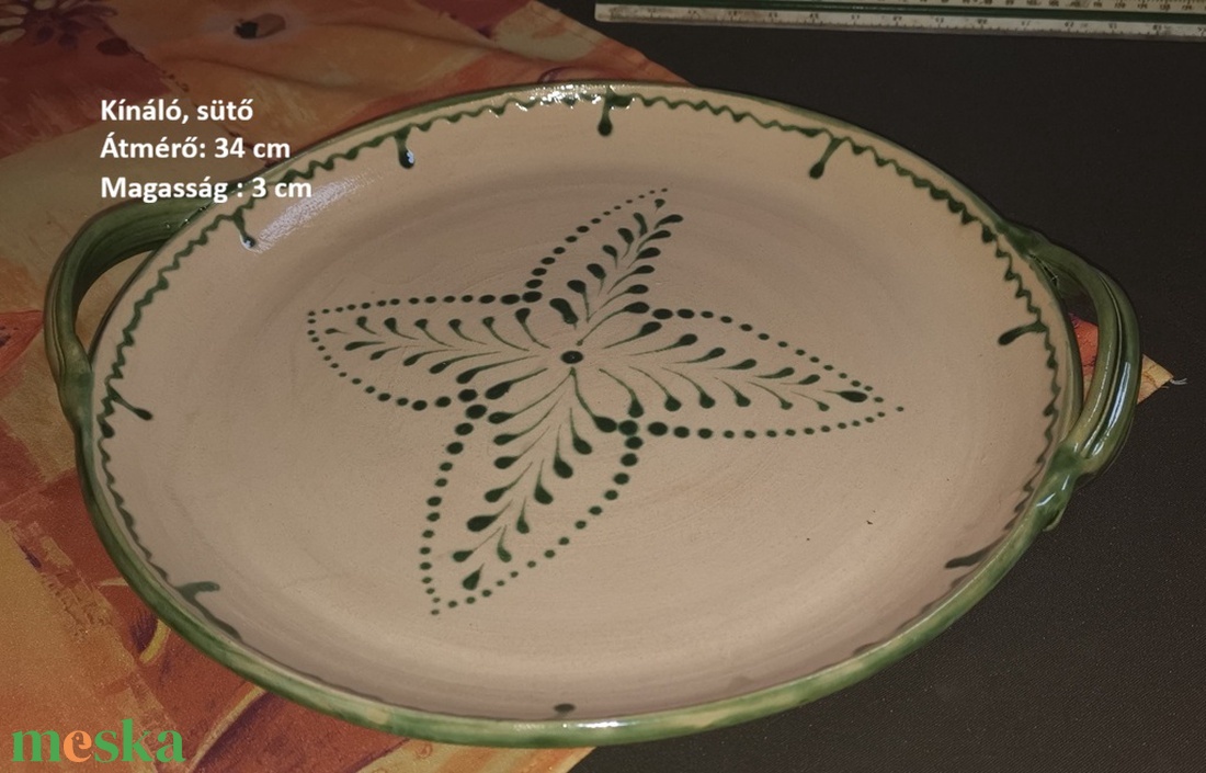 Zöld bézs kínáló, sütő tál  írókázott díszítéssel - otthon & életmód - konyhafelszerelés, tálalás - tálalás - tányér & étkészlet - Meska.hu