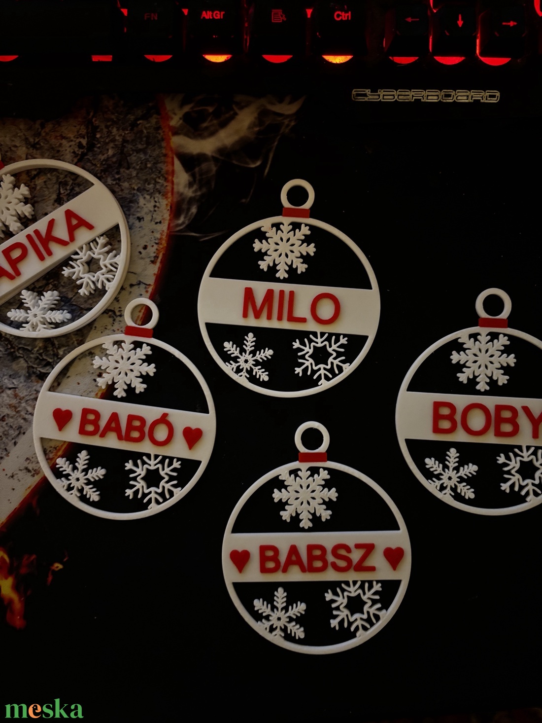 Karácsonyfadísz egyedi névvel vagy felirattal - karácsony - karácsonyi lakásdekoráció - karácsonyfadíszek - Meska.hu