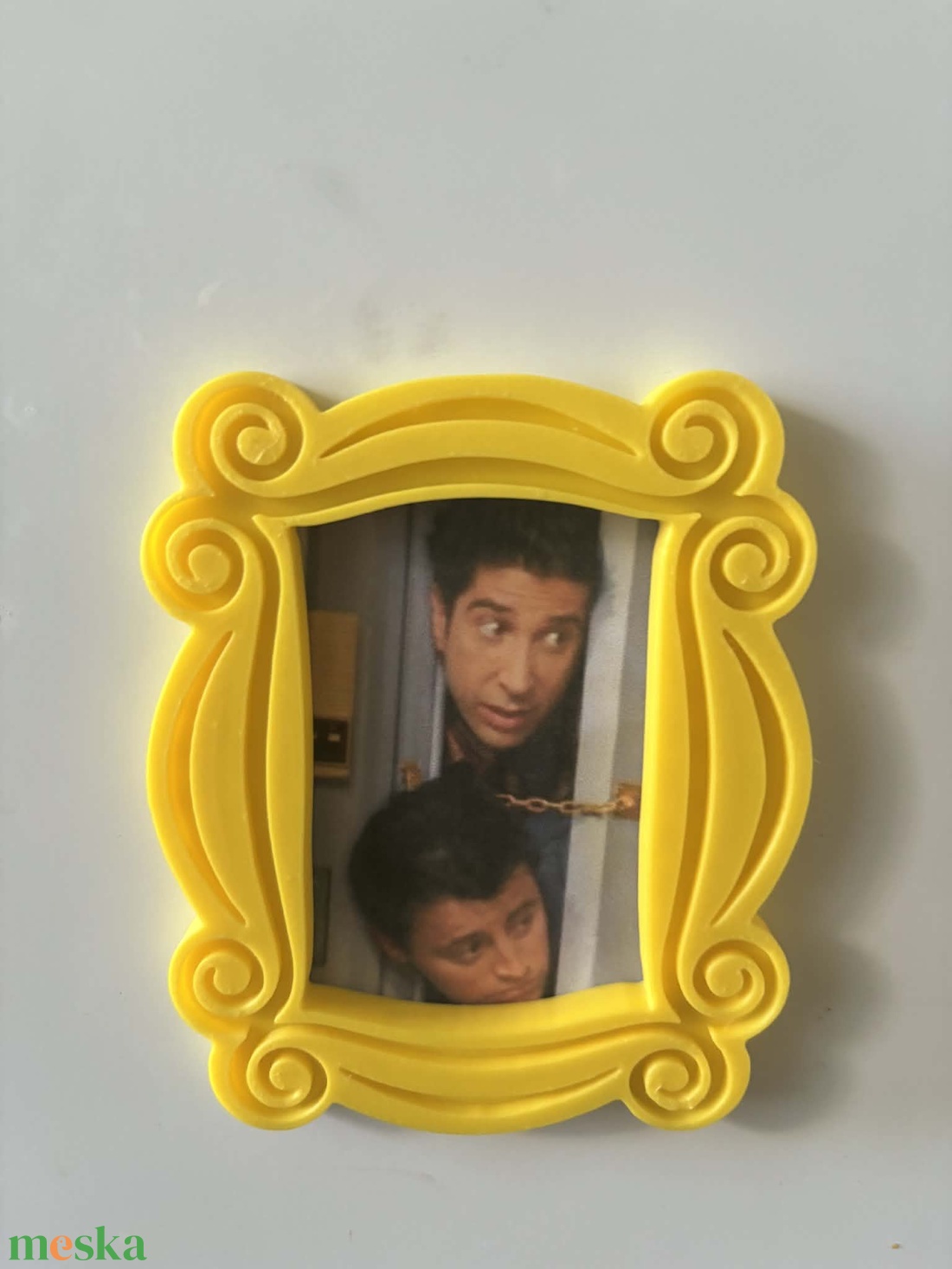 Ikonikus Jóbarátok Képkeret Mágnessel � Monica Geller Ajtódekoráció 3D Nyomtatva - otthon & életmód - dekoráció - kép & falikép - képkeret - Meska.hu