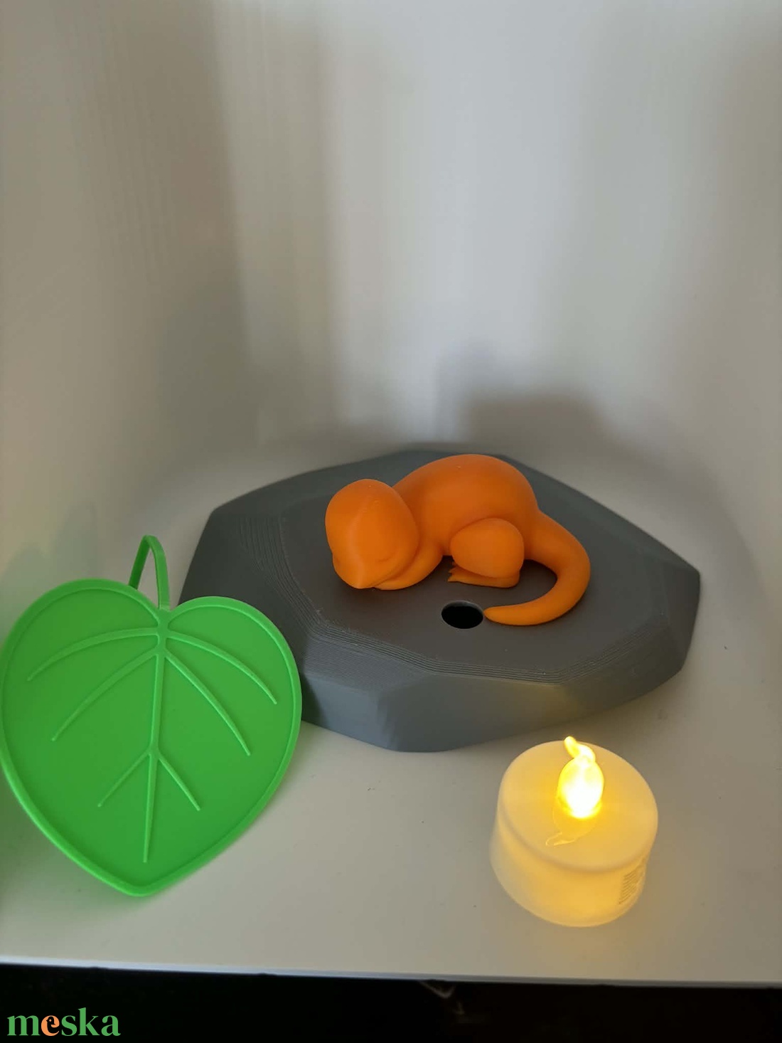 Cuki Alvó Pokémon (Charmander) LED Mécsestartó és Éjszakai Fény - Kézműves, 3D Nyomtatott - otthon & életmód - gyertya, illat, aroma - mécses és mécsestartó - Meska.hu