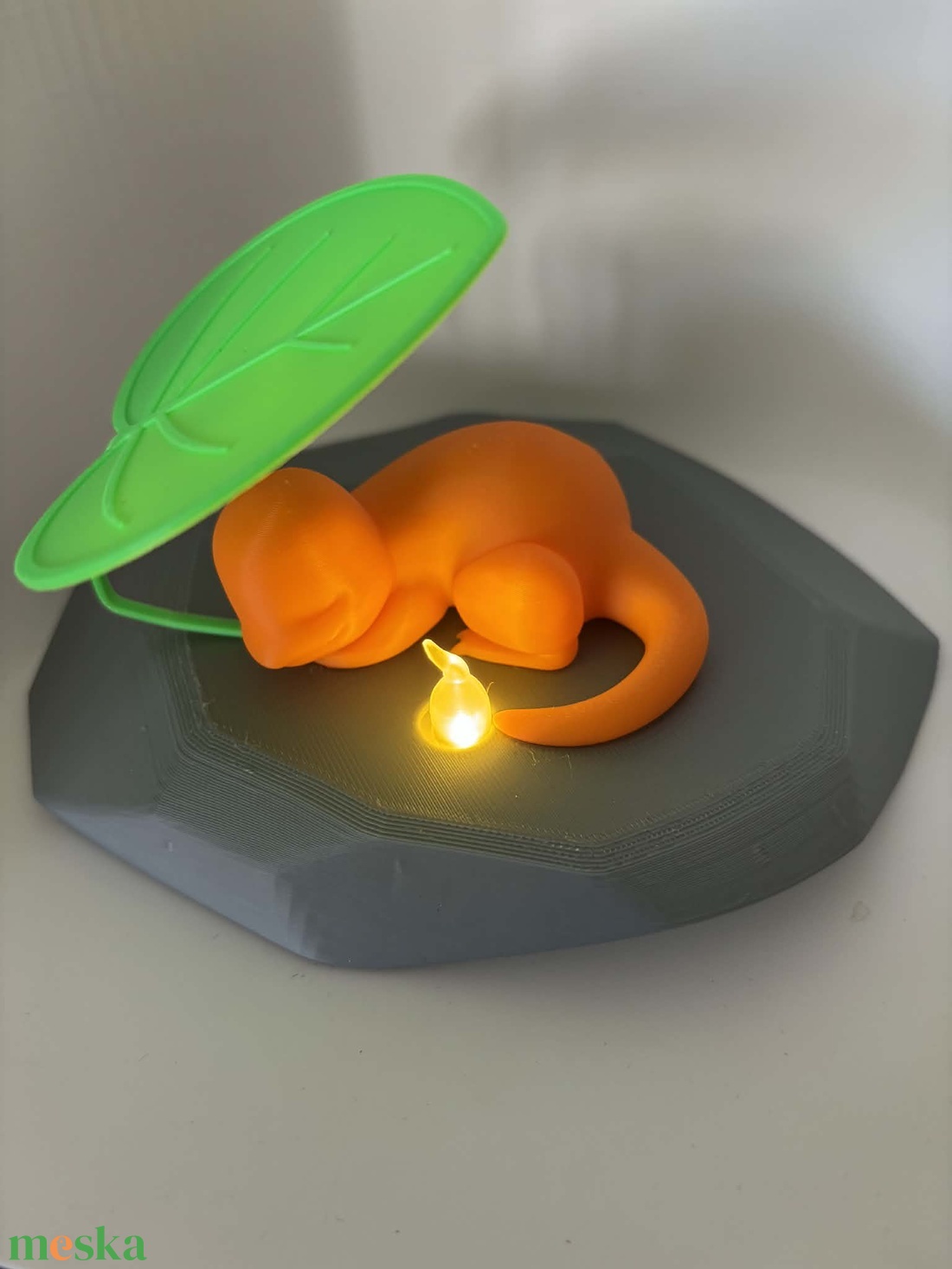 Cuki Alvó Pokémon (Charmander) LED Mécsestartó és Éjszakai Fény - Kézműves, 3D Nyomtatott - otthon & életmód - gyertya, illat, aroma - mécses és mécsestartó - Meska.hu