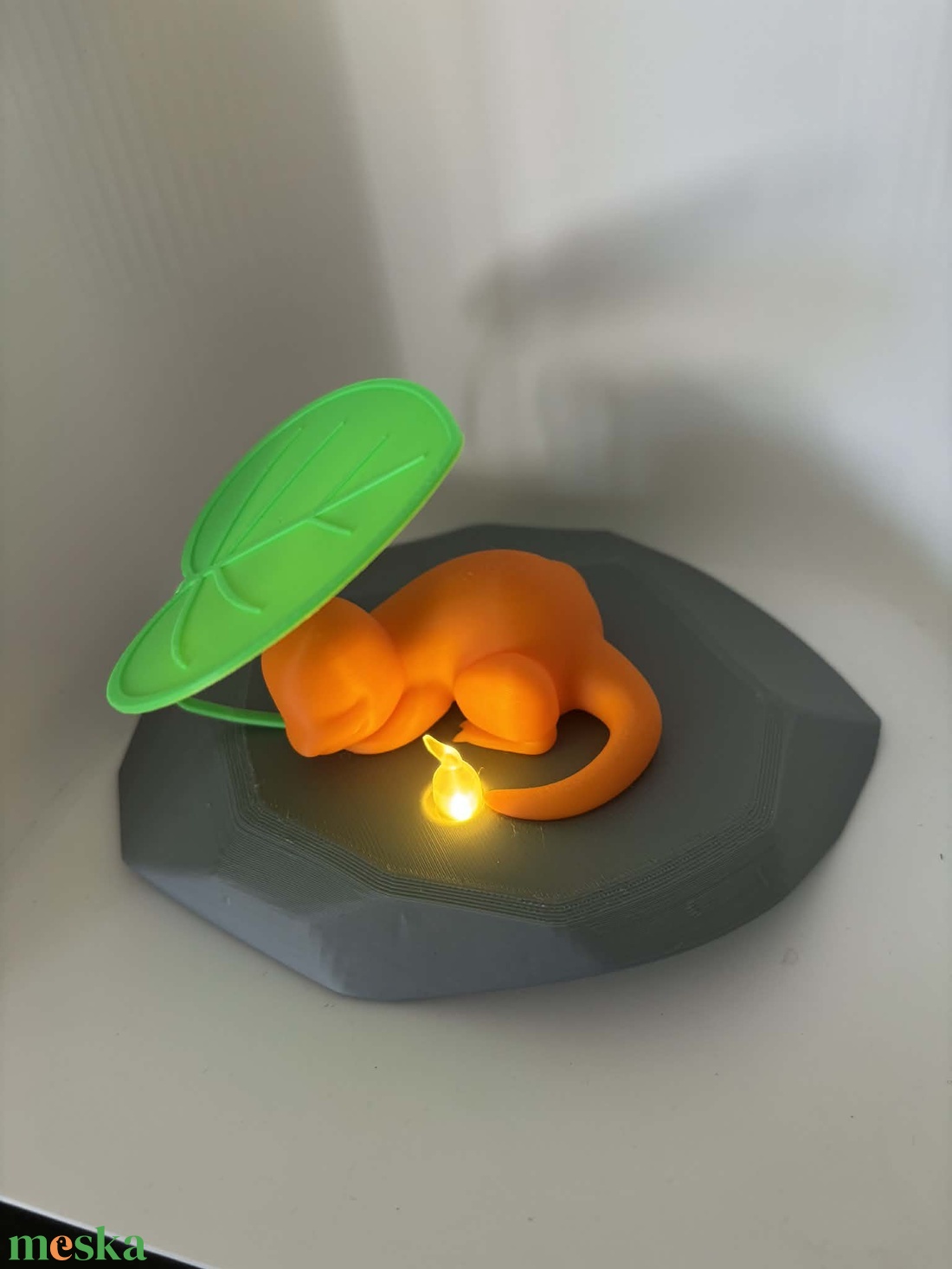 Cuki Alvó Pokémon (Charmander) LED Mécsestartó és Éjszakai Fény - Kézműves, 3D Nyomtatott - otthon & életmód - gyertya, illat, aroma - mécses és mécsestartó - Meska.hu