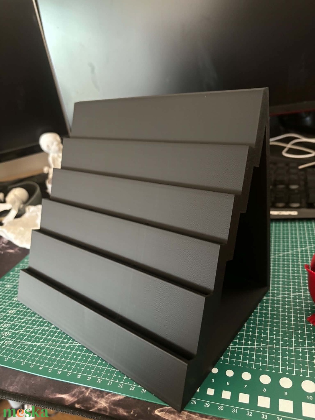 3D nyomtatott kártyatartó állvány � Top Loader kijelző állvány TCG gyűjtőknek - otthon & életmód - tárolás & rendszerezés - íróasztali tároló - Meska.hu
