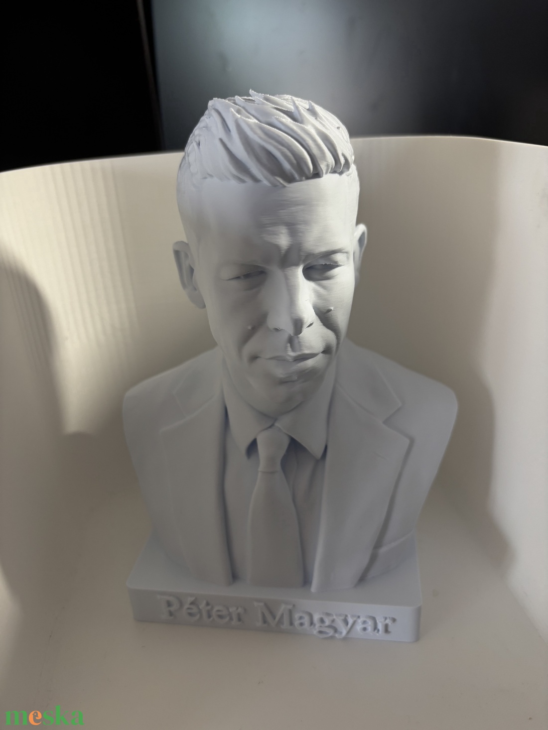 Magyar Péter Mellszobor - Prémium 3D Nyomtatott Dekoráció - Egyedi Ajándék - otthon & életmód - dekoráció - asztal és polc dekoráció - könyvszobor - Meska.hu