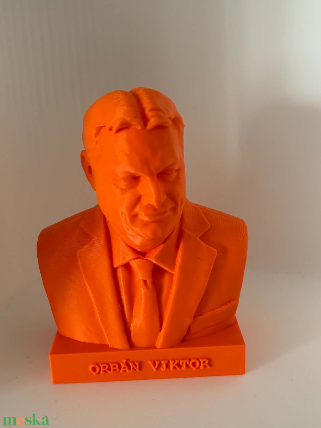 Orbán Viktor 3D nyomtatott szobor � Egyedi kézműves dísztárgy és ajándék - otthon & életmód - dekoráció - asztal és polc dekoráció - könyvszobor - Meska.hu