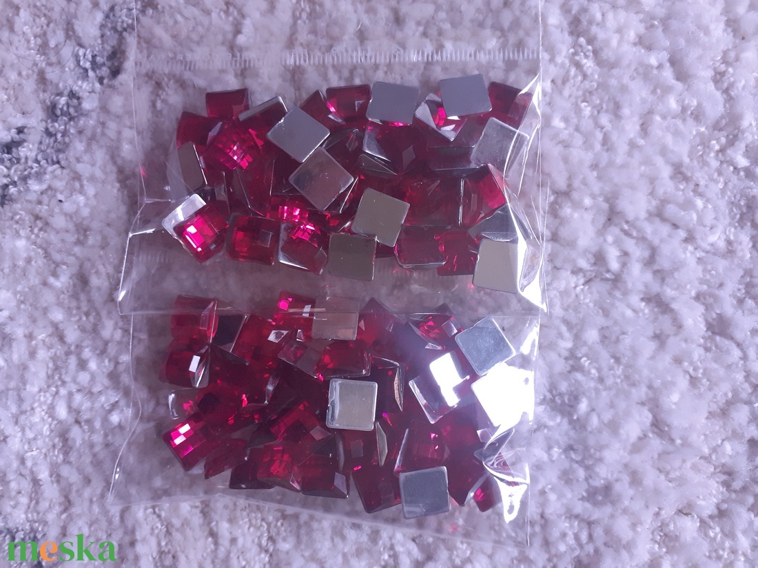 Ragasztható/foglalható négyzet alakú strasszkő pink - kellékek & szerszámok - gyöngyfűzés kellékek - flitter, strassz - Meska.hu Ragasztható/foglalható négyzet alakú strasszkő pink - kellékek & szerszámok - gyöngyfűzés kellékek - flitter, strassz - Meska.hu