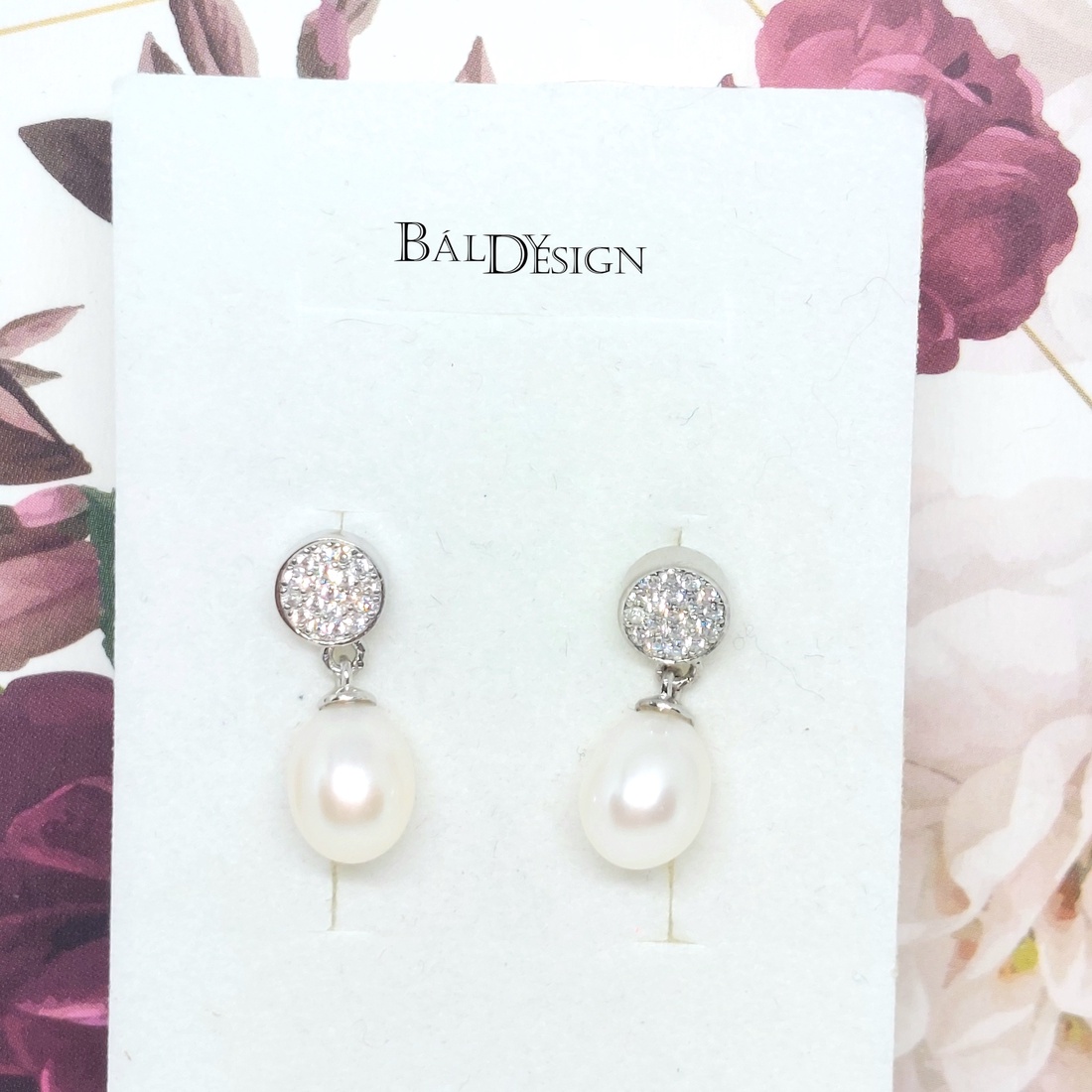 Ezüst csepp fülbevaló gyönggyel - ékszer - fülbevaló - lógó csepp fülbevaló - Meska.hu