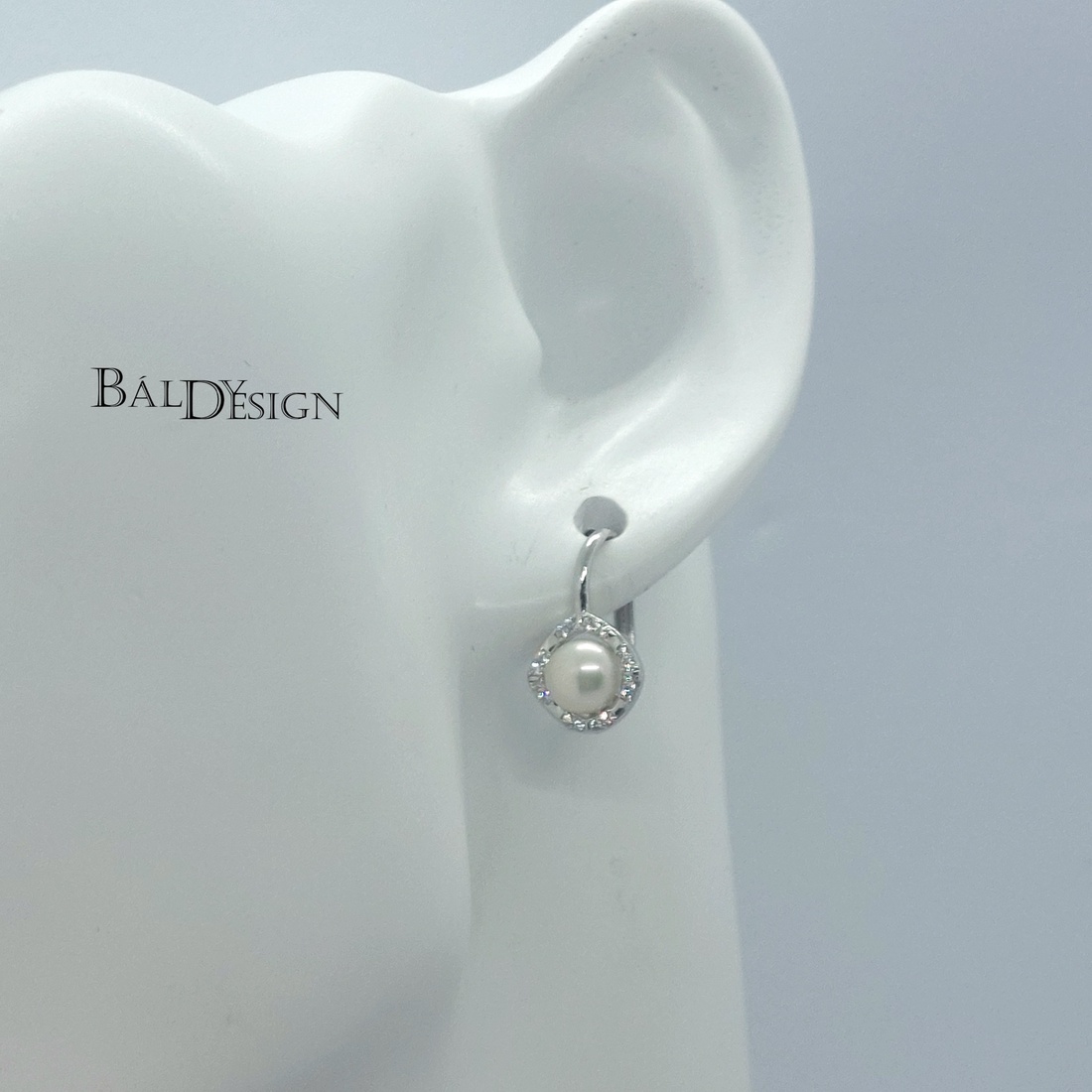 Patentos gyöngyös fülbevaló - ékszer - fülbevaló - lógó fülbevaló - Meska.hu