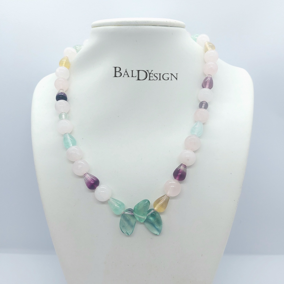 Fluorit-rózsakvarc nyaklánc és karkötő - ékszer - ékszerszett - Meska.hu