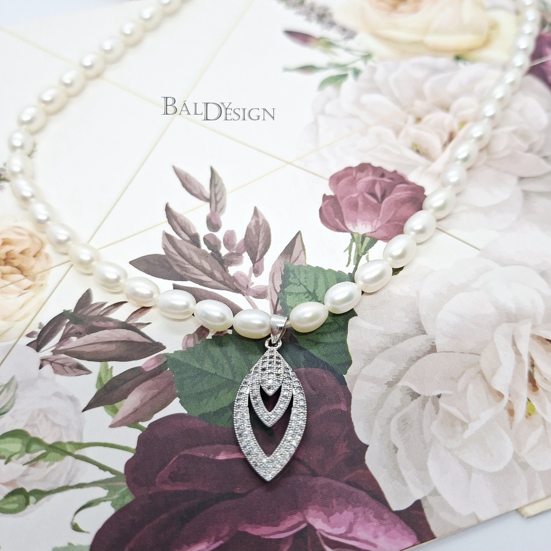 Gyöngysor ezüst medállal - ékszer - nyaklánc - gyöngyös nyaklánc - Meska.hu