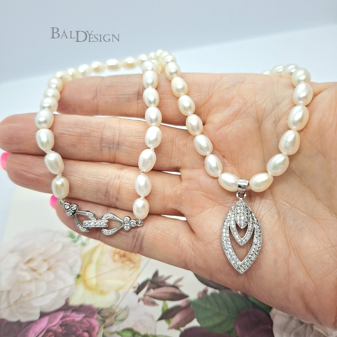 Gyöngysor ezüst medállal - ékszer - nyaklánc - gyöngyös nyaklánc - Meska.hu