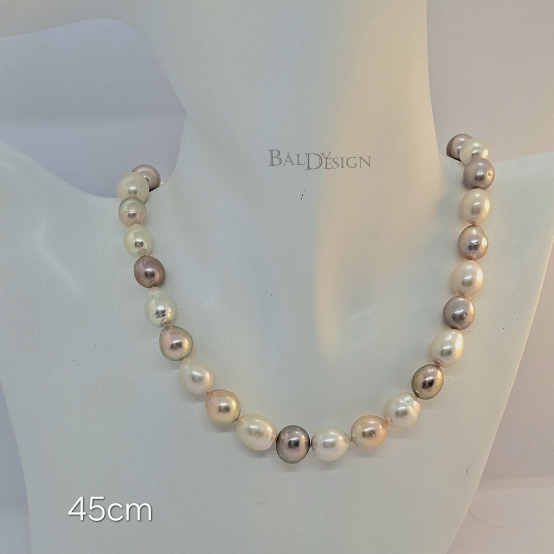 Háromszínű tenyésztett gyöngysor - ékszer - nyaklánc - gyöngyös nyaklánc - Meska.hu