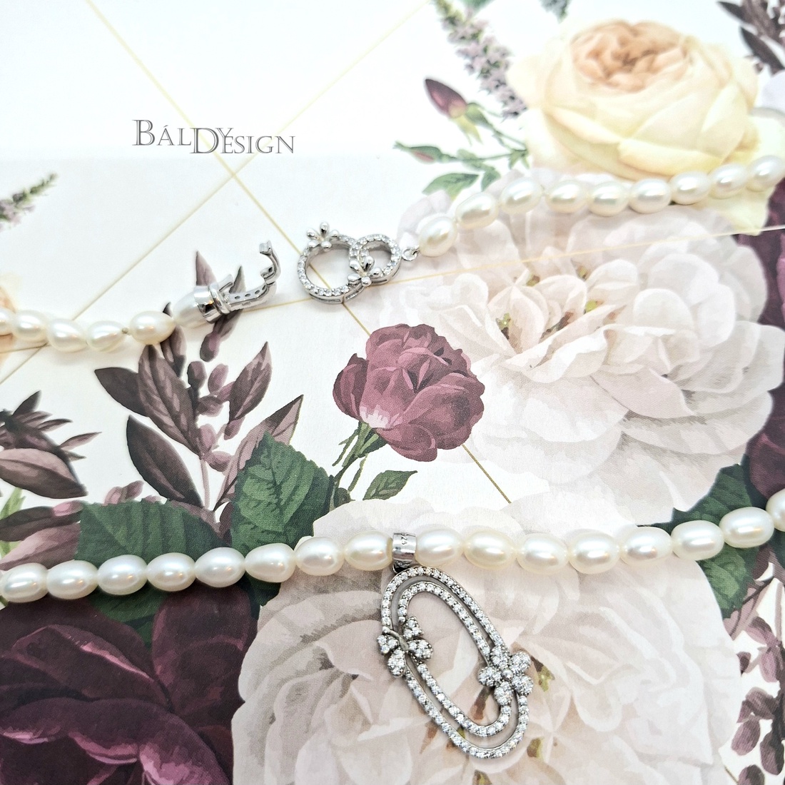 Gyöngy nyaklánc ezüst virágos medállal - ékszer - nyaklánc - medálos nyaklánc - Meska.hu