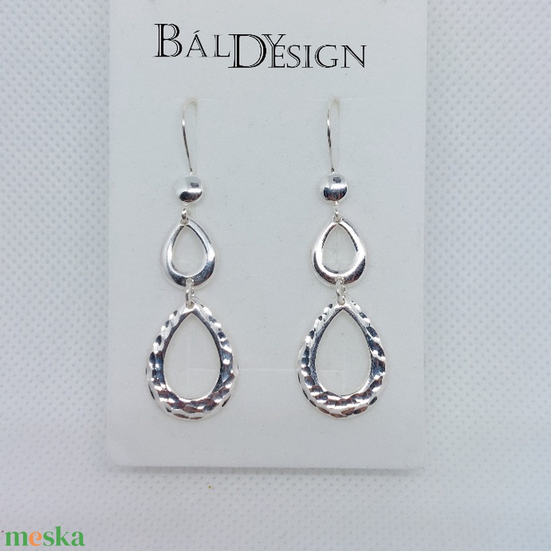 Ezüst csepp alakú lógós fülbevaló - ékszer - fülbevaló - lógó csepp fülbevaló - Meska.hu