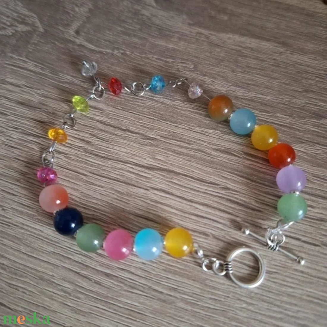 Szivárvány színű gyöngy karkötő - ékszer - karkötő - gyöngyös karkötő - Meska.hu